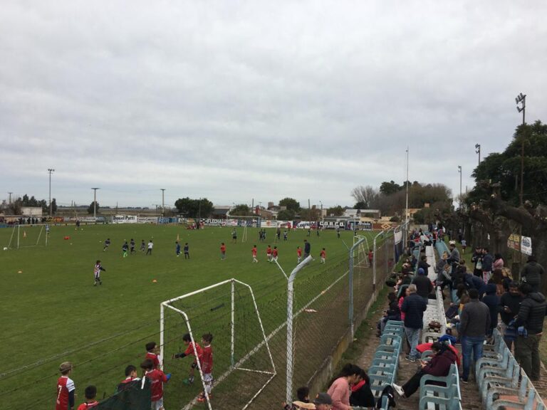 Encuentros escuelitas de futbol Los Toldos