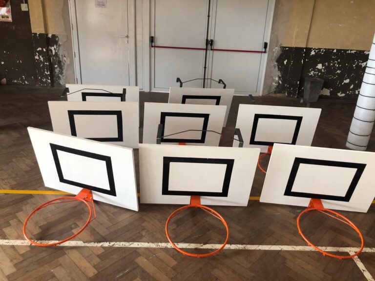 Construimos 8 aros minibasquet