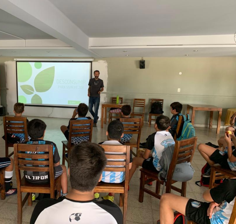 Conferencia sobre medio ambiente inferiores de fútbol